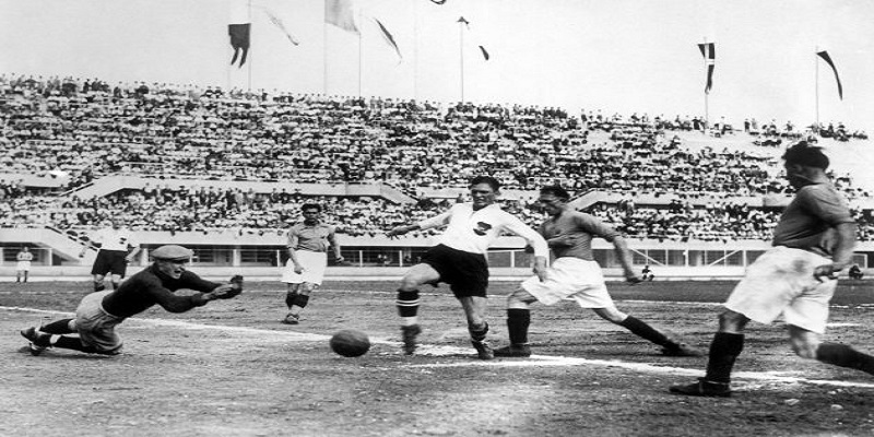 Từ những năm đầu của thế kỷ 19, bóng đá đã trở thành môn thể thao được yêu thích nhất trên toàn thế giới